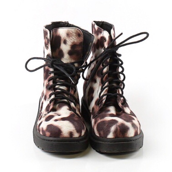 NWOT Forever 21 Animal Print Brown Ankle Boots - Picture 2 of 7